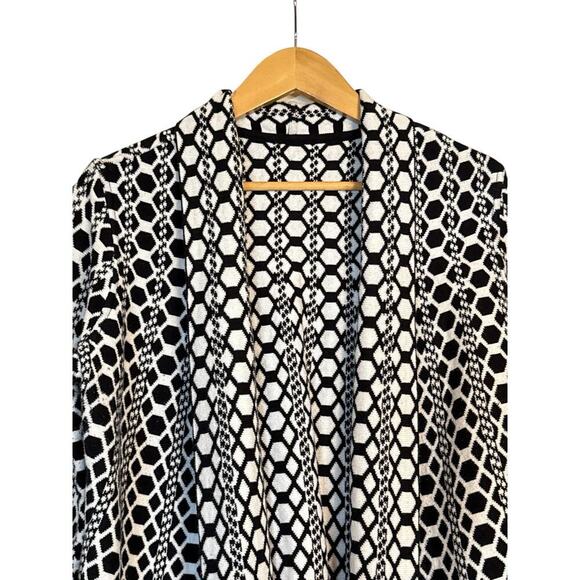 Chicos Women Reversible Geometric Soft Knit Cardigan Sweater Size XL Black White - Picture 4 of 10